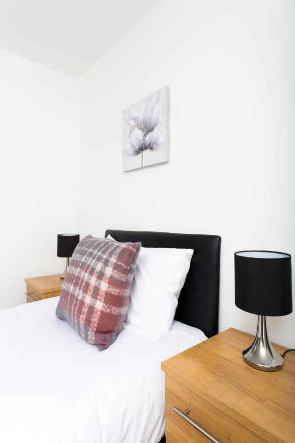 Absolute Stays On Essex - Chinatown - Hippodrome - Alexandra Theatre - Bull Ring - The Rep - B'Ham Intl Airport - Free Wifi - Free Parking - Contractors - Corporates 버밍엄 외부 사진